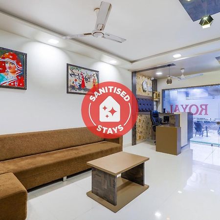 Oyo 47110 Hotel Royal Palace Naroda Exterior photo
