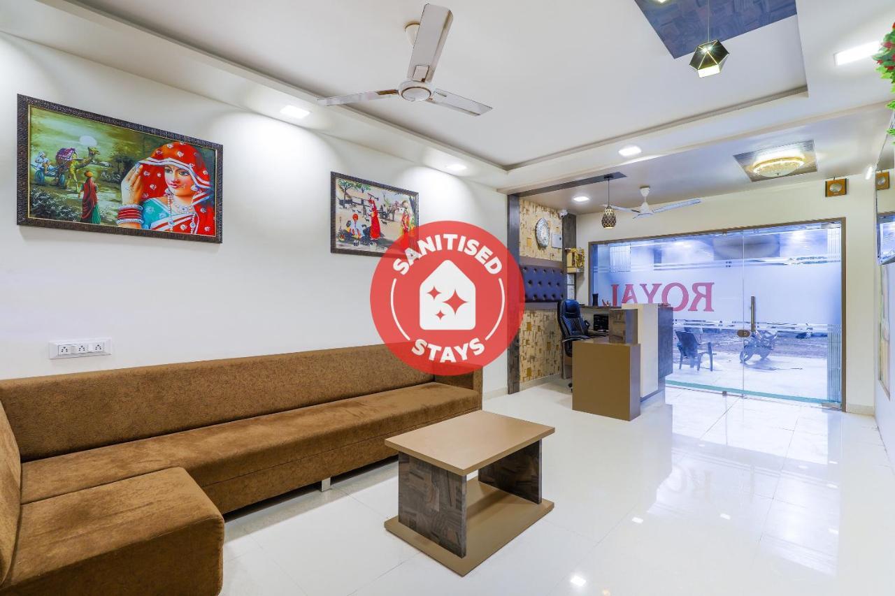 Oyo 47110 Hotel Royal Palace Naroda Exterior photo