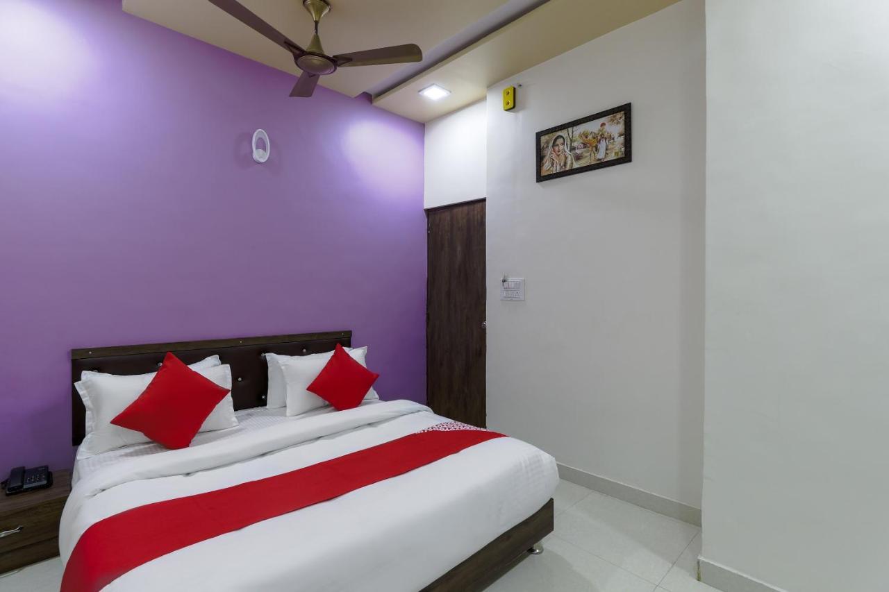 Oyo 47110 Hotel Royal Palace Naroda Exterior photo