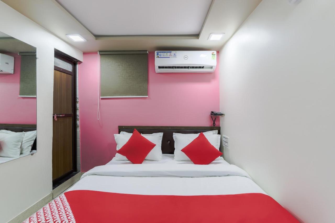 Oyo 47110 Hotel Royal Palace Naroda Exterior photo