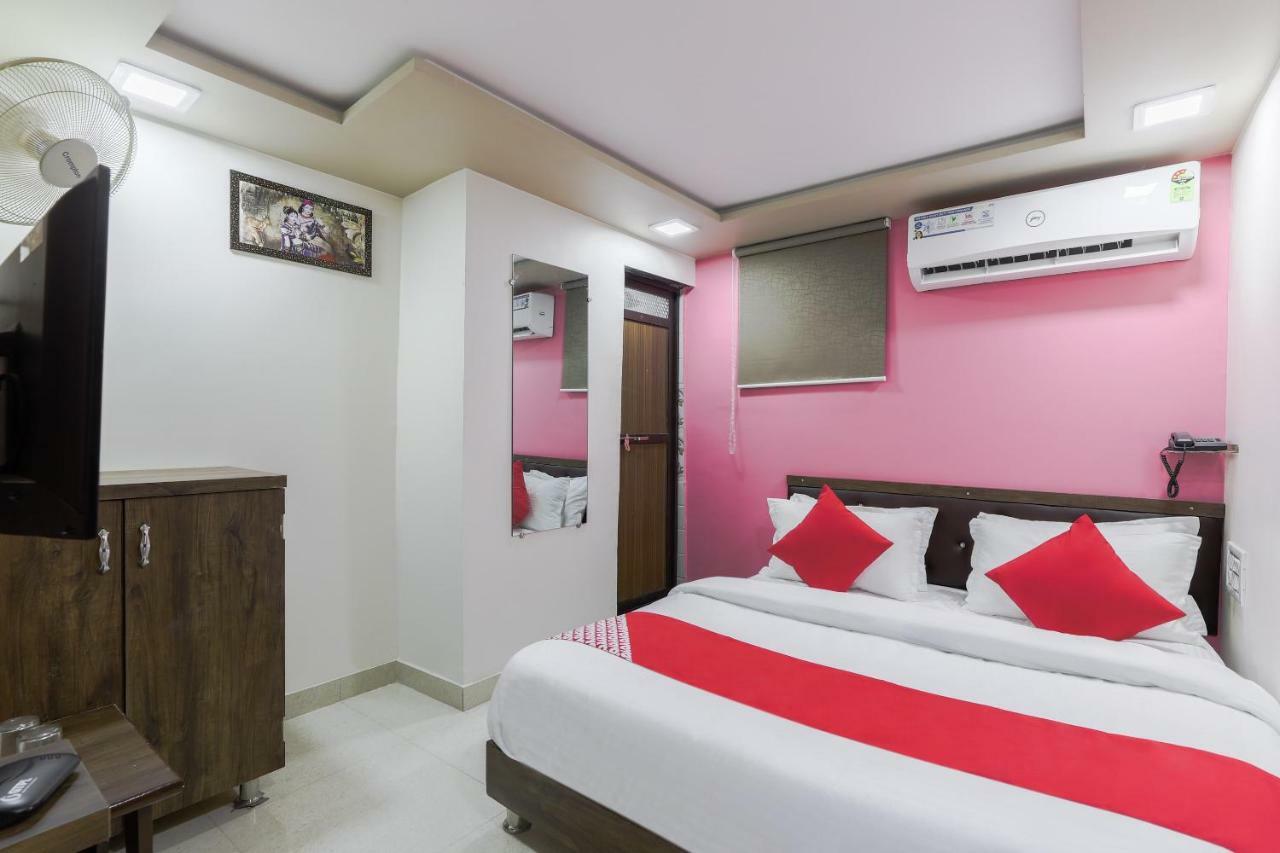 Oyo 47110 Hotel Royal Palace Naroda Exterior photo