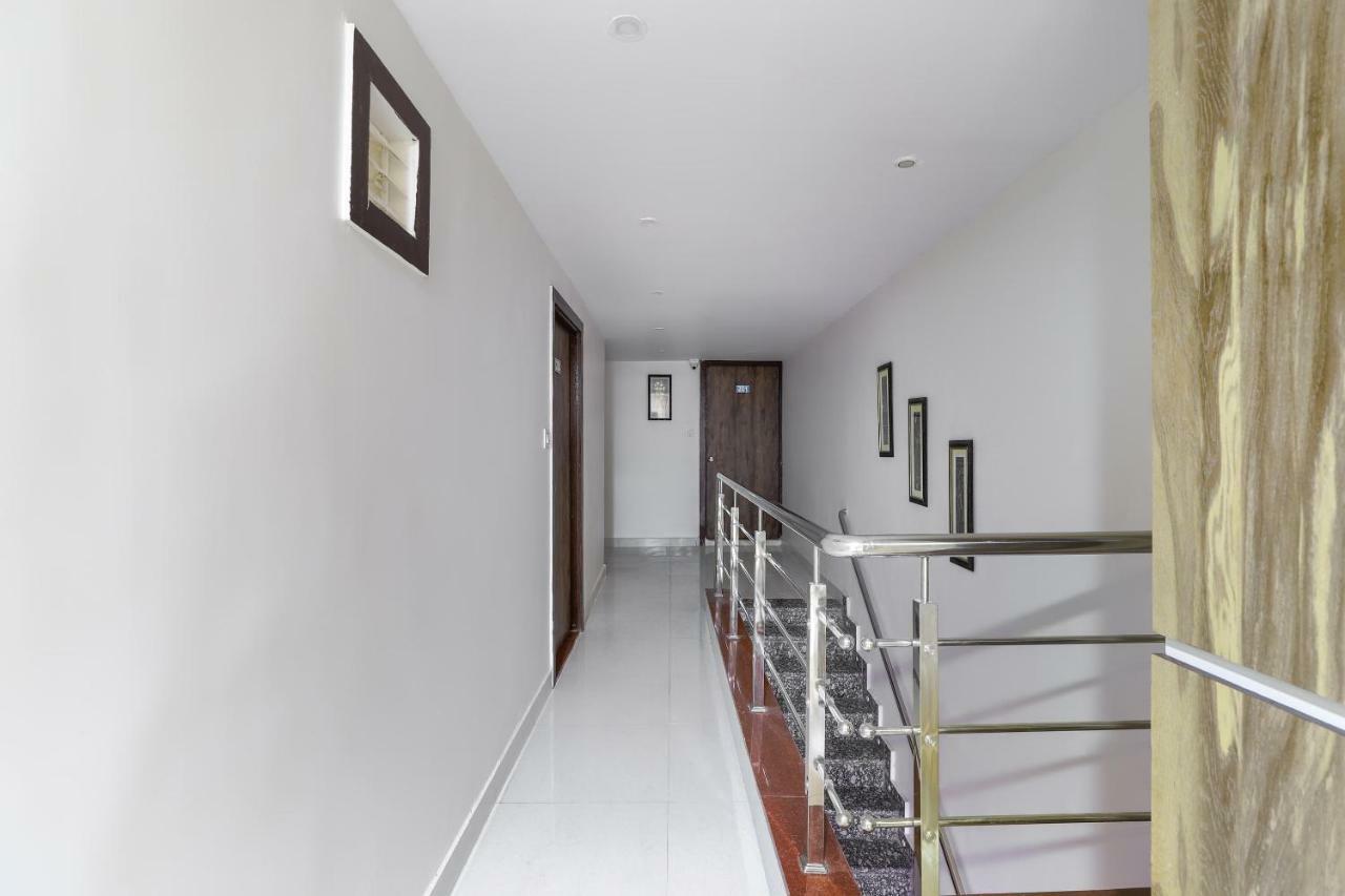 Oyo 47110 Hotel Royal Palace Naroda Exterior photo