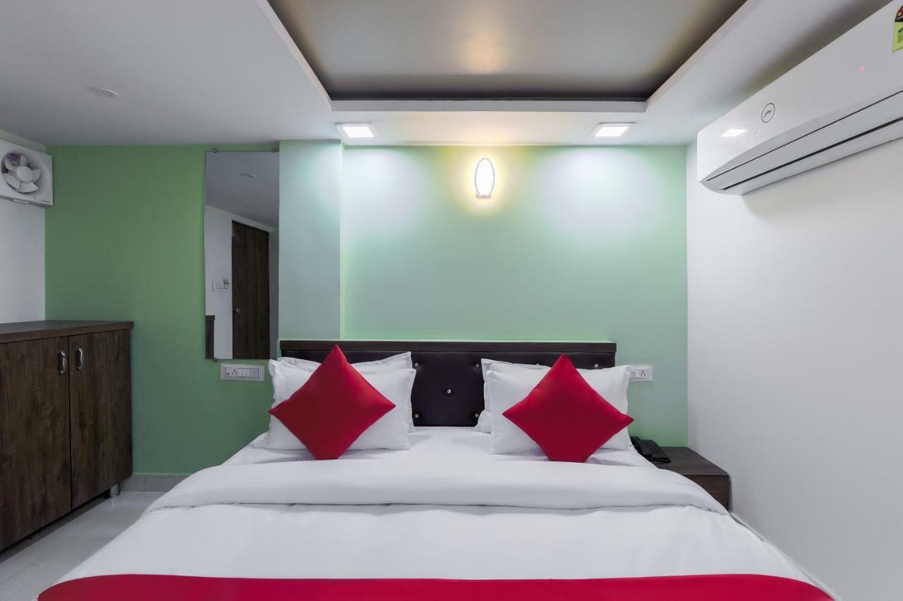Oyo 47110 Hotel Royal Palace Naroda Exterior photo